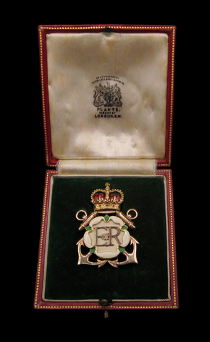 1954 Royal Tour Queen Elizabeth II Gold Presentation Brooch
